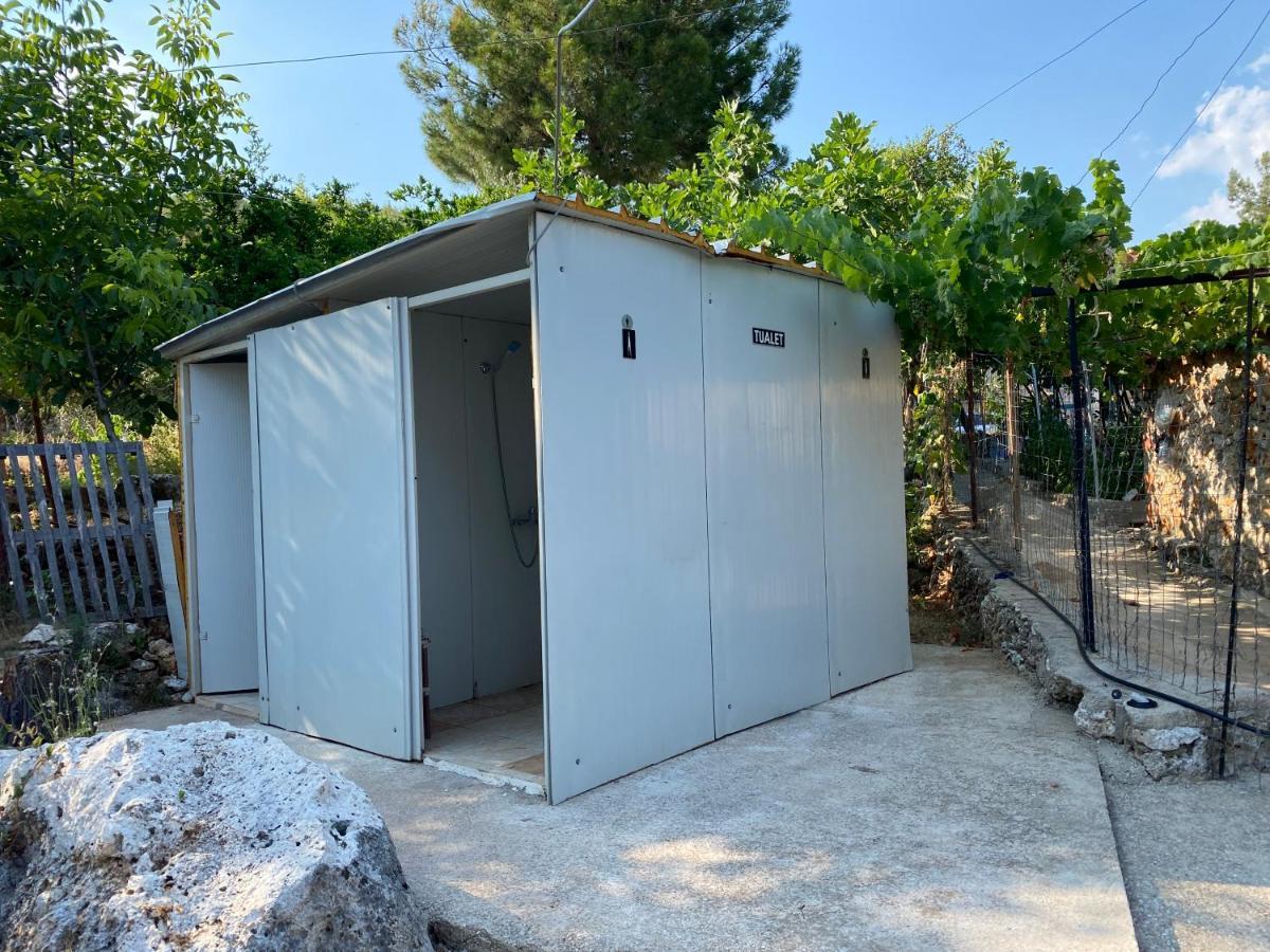 Pine Side Camp Hotell Himare Exteriör bild